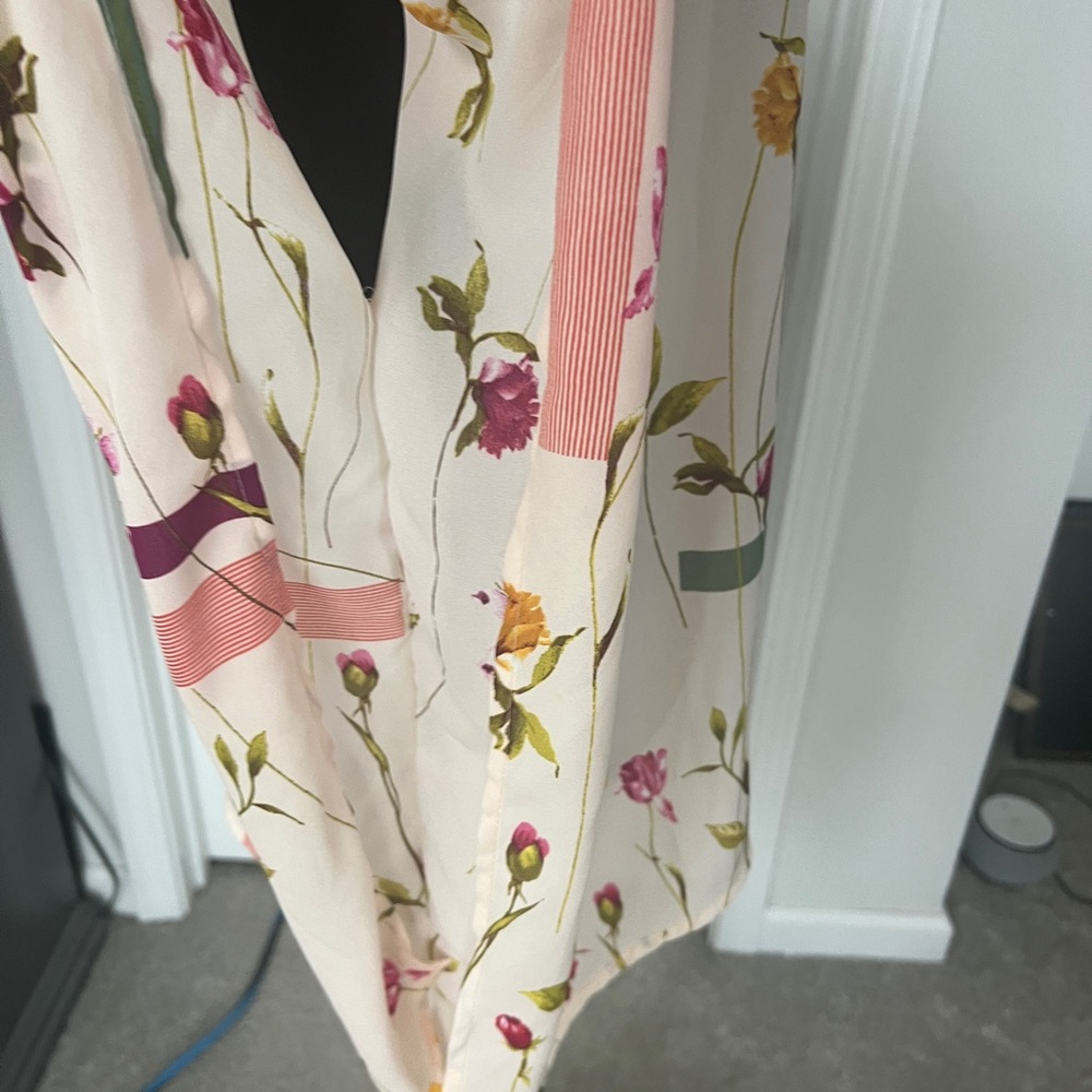 Floral Print V-Neck Women's Top Oversized Chiffon Deep Back V Flowy and Drapey - Picture 11 of 11